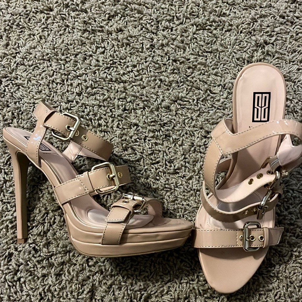 Nude strappy heels. Brand is signature and they are a size 8.